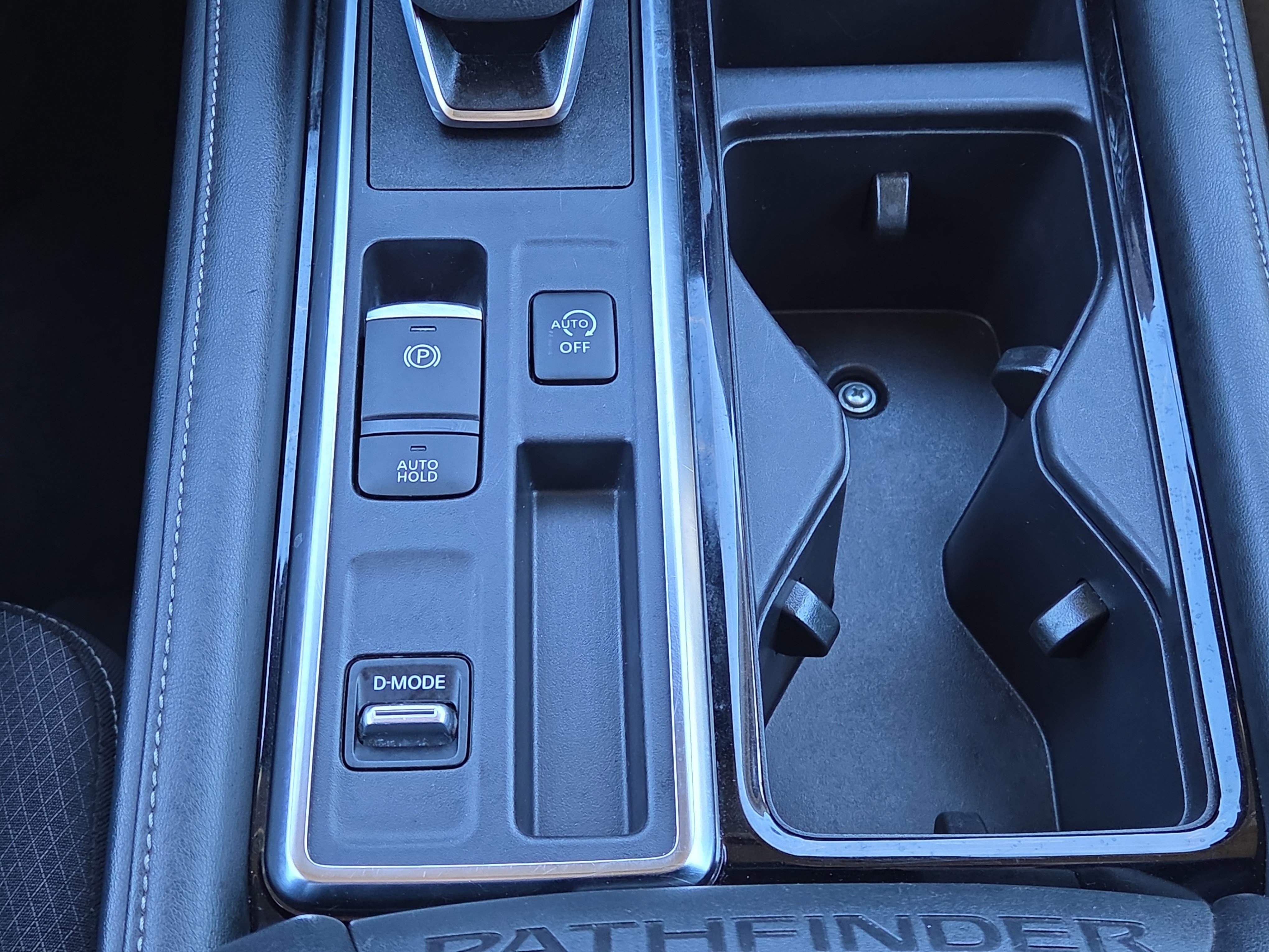 Used 2024 Nissan Pathfinder SV image 27