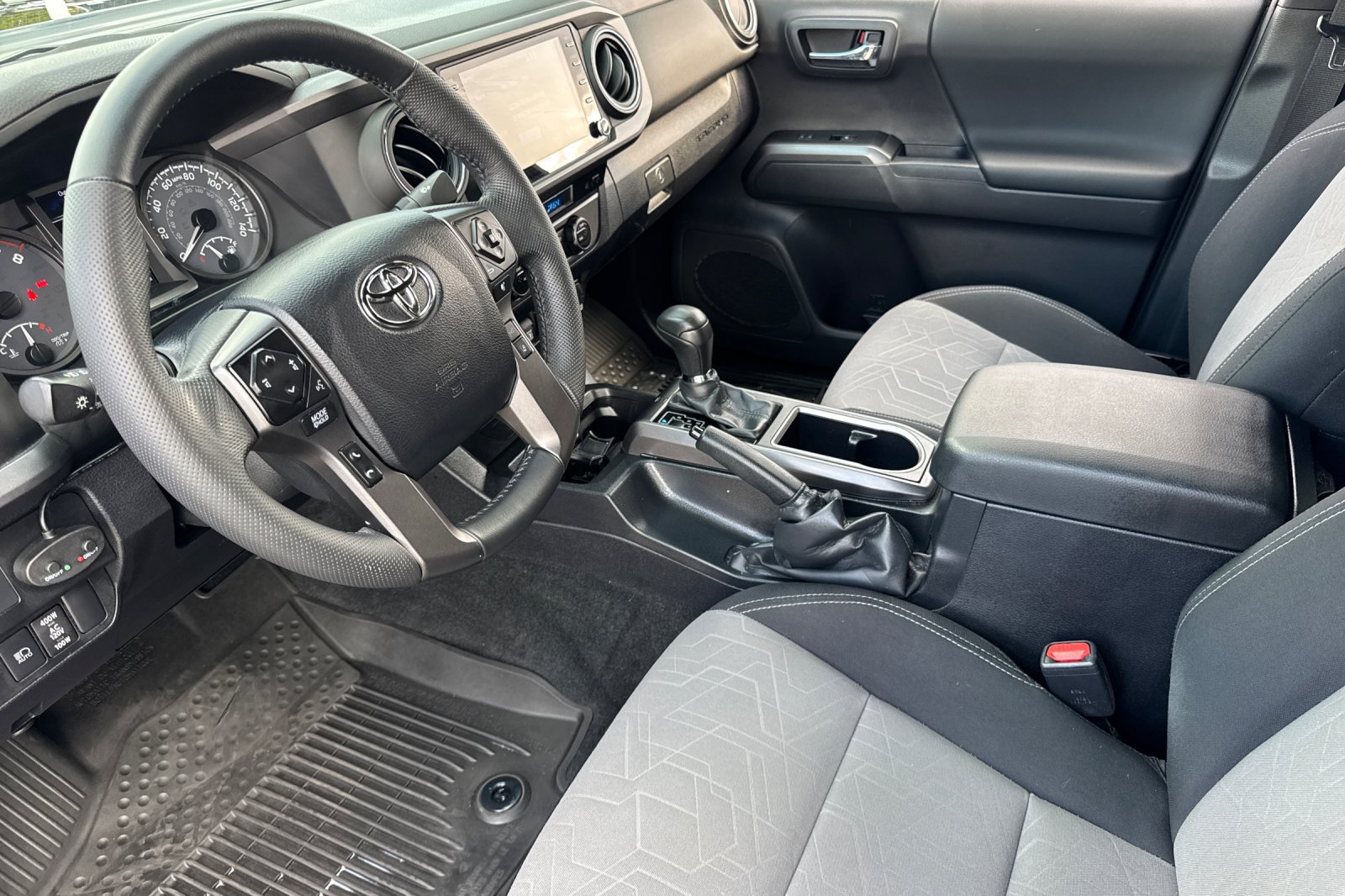 Used 2023 Toyota Tacoma TRD Off-Road w/ Black Out Package (TMS) AWD/4WD image 9