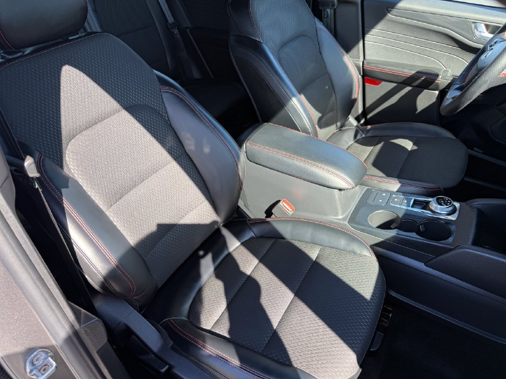 Certified 2025 Ford Escape ST-Line w/ Cold Weather Package FWD image 16