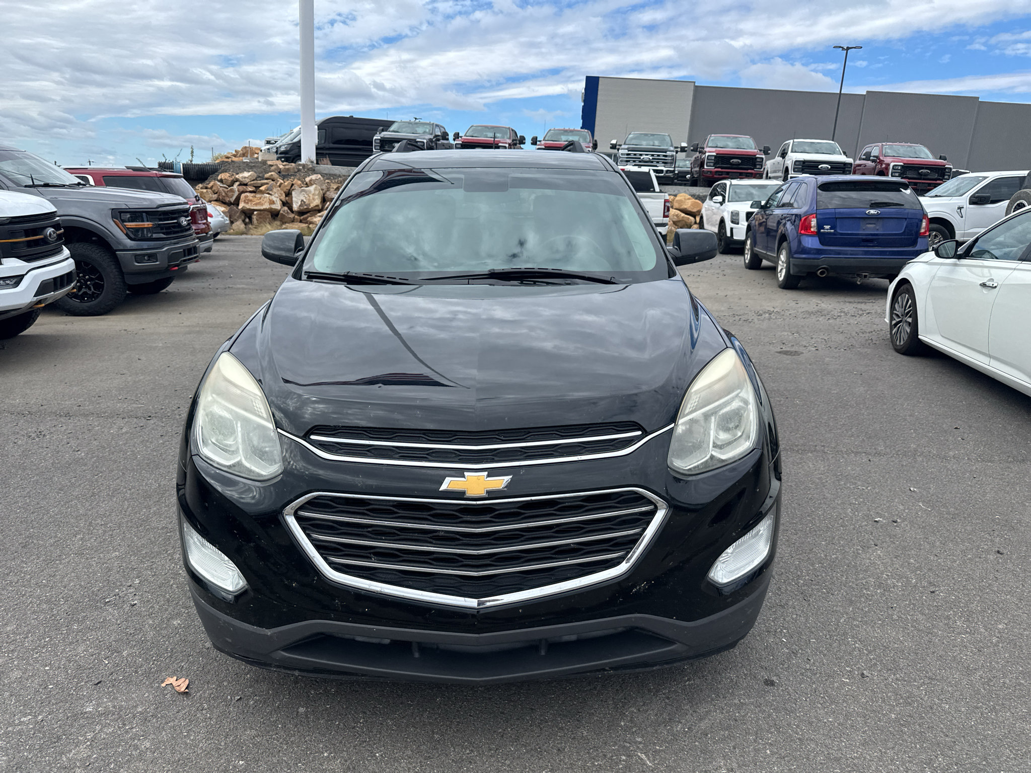 Used 2017 Chevrolet Equinox LT w/ Convenience Package FWD image 2