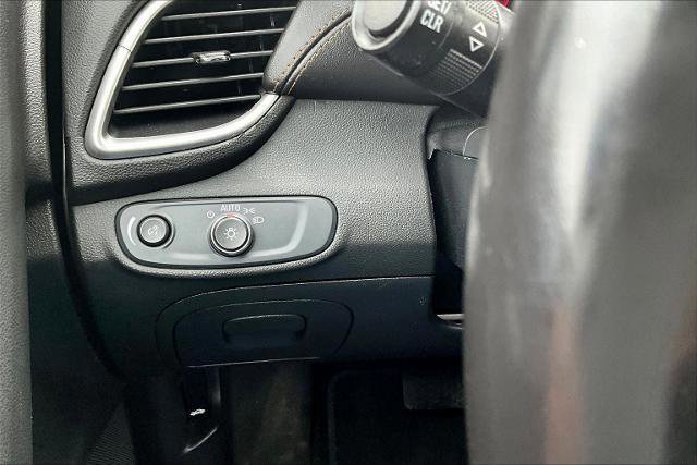 Used 2022 Chevrolet Trax LT w/ LT Convenience Package image 34