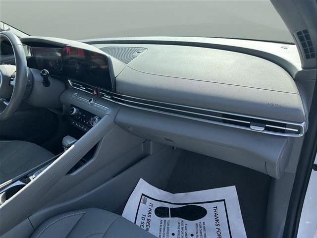 Used 2025 Hyundai Elantra SEL FWD image 36
