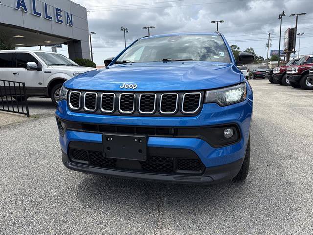 Used 2024 Jeep Compass Latitude AWD/4WD image 16