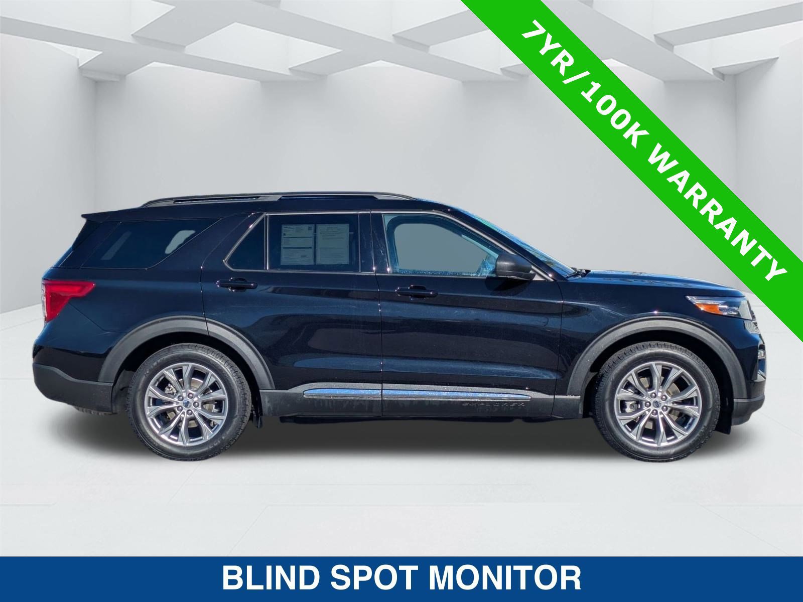 Certified 2022 Ford Explorer XLT w/ Equipment Group 202A image 5