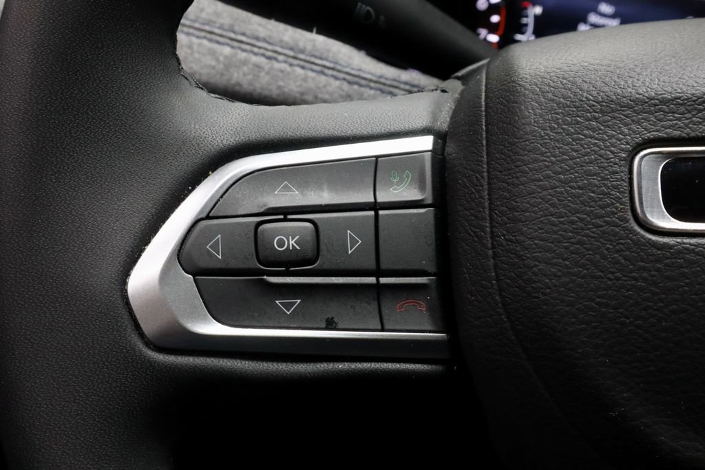 Used 2025 Jeep Compass Latitude image 26