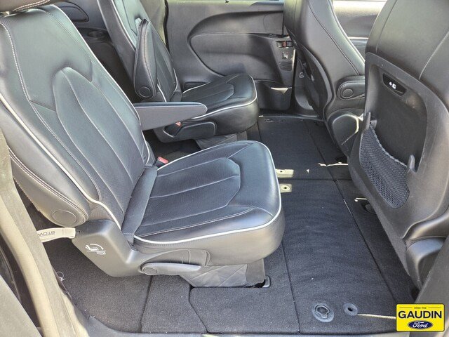 Used 2025 Chrysler Pacifica Limited FWD image 16