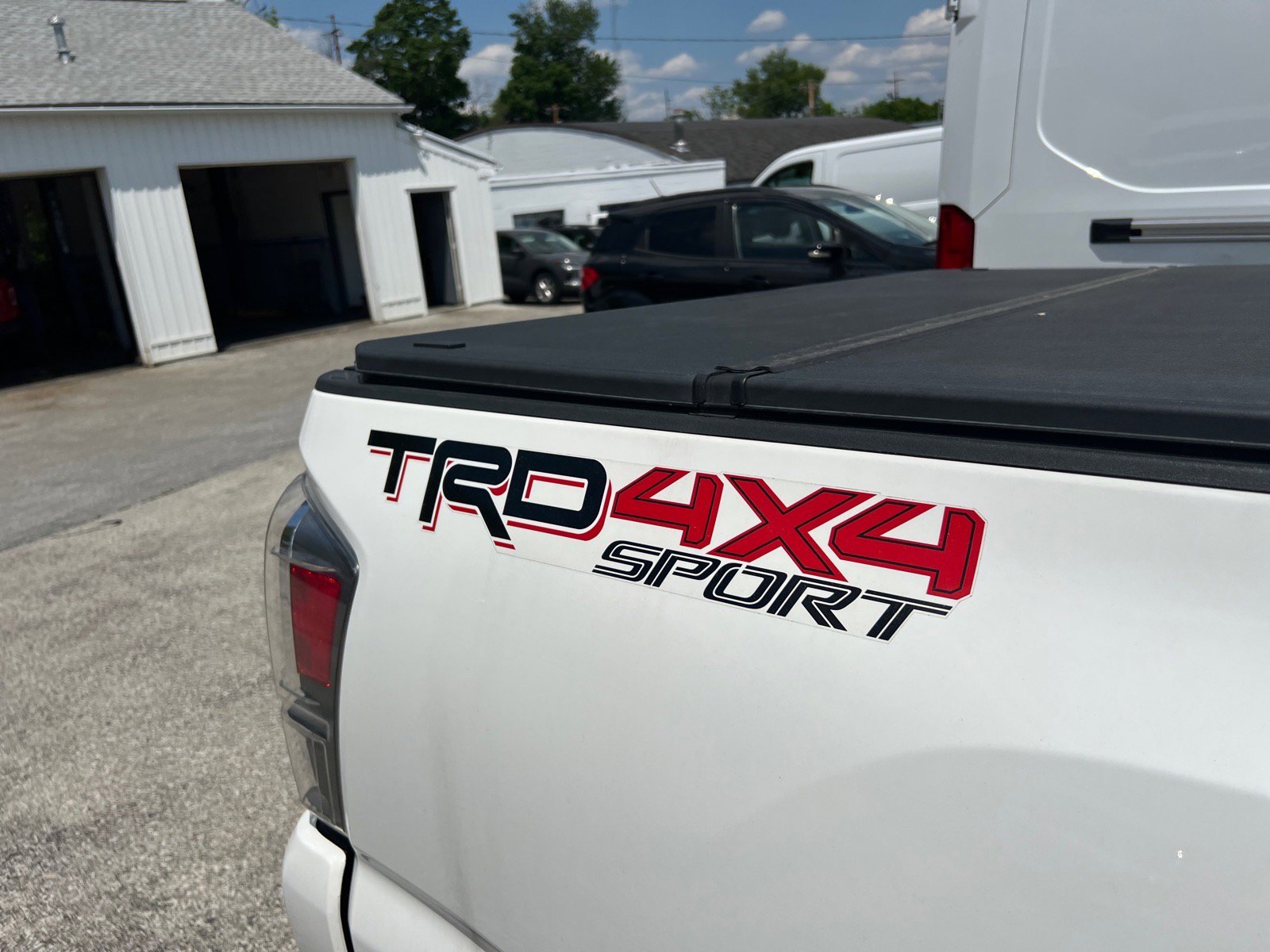 Used 2022 Toyota Tacoma TRD Sport w/ Technology Package AWD/4WD image 6