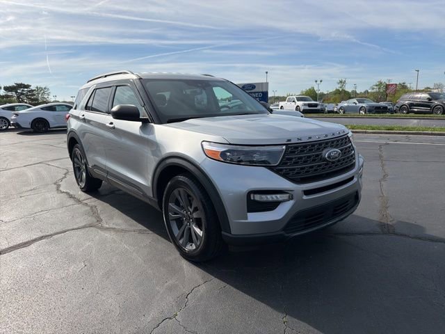 Certified 2021 Ford Explorer XLT w/ Equipment Group 202A AWD/4WD image 1