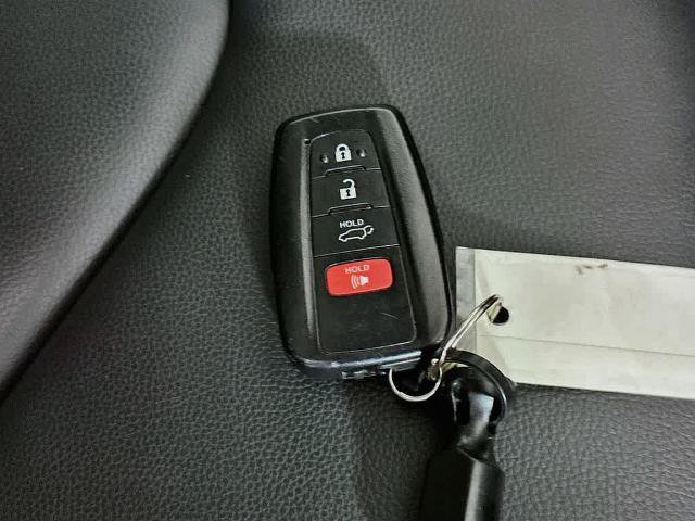 Used 2023 Toyota Highlander XLE FWD image 22