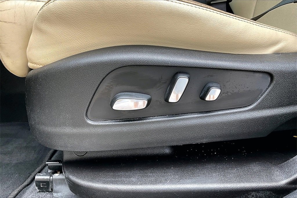 Used 2017 Cadillac XT5 Luxury w/ Driver Awareness Package image 26