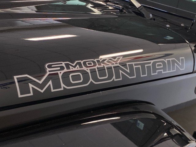 Used 2017 Jeep Wrangler Unlimited Sahara AWD/4WD image 9