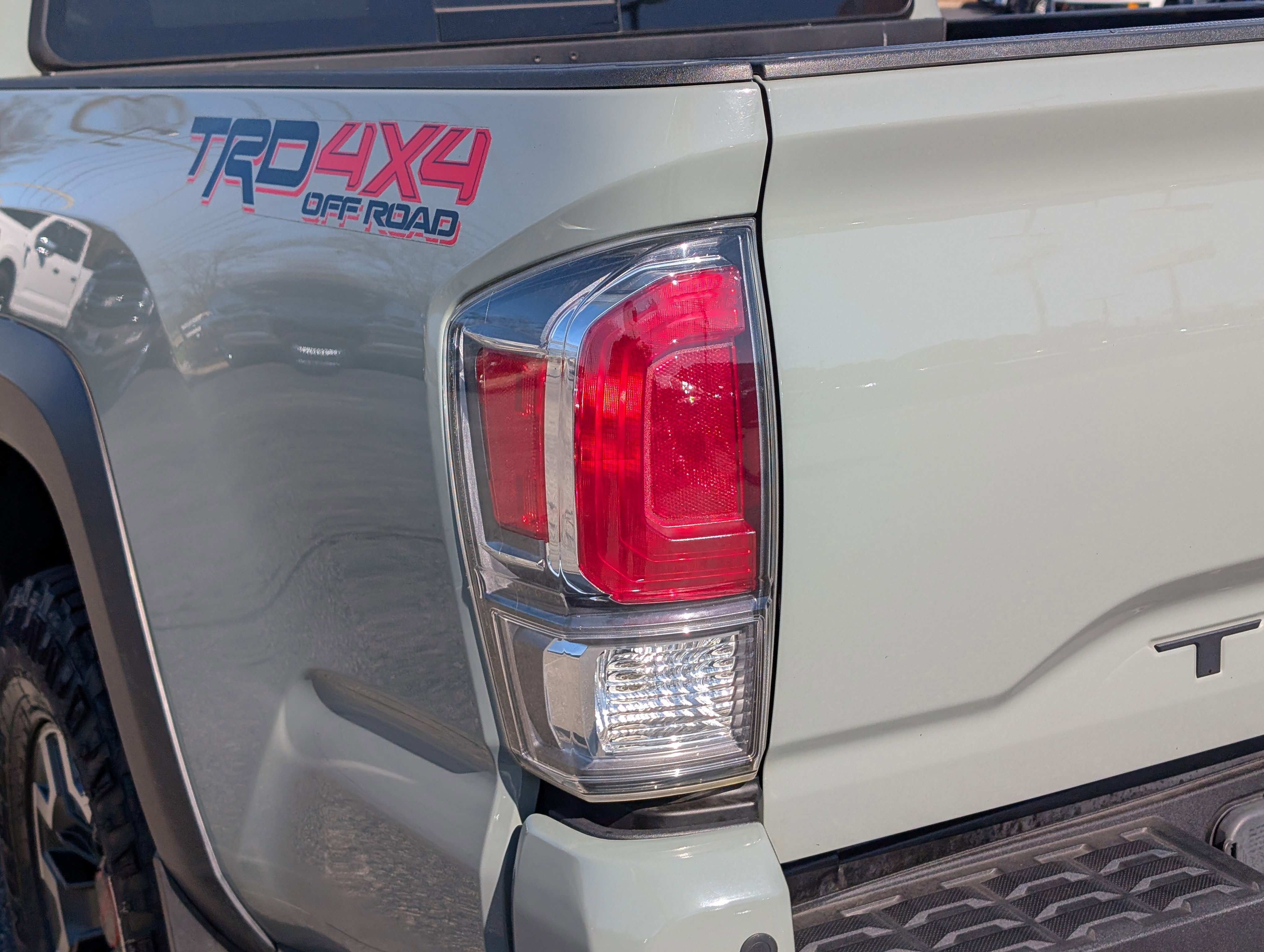 Used 2022 Toyota Tacoma TRD Off-Road w/ Technology Package image 14