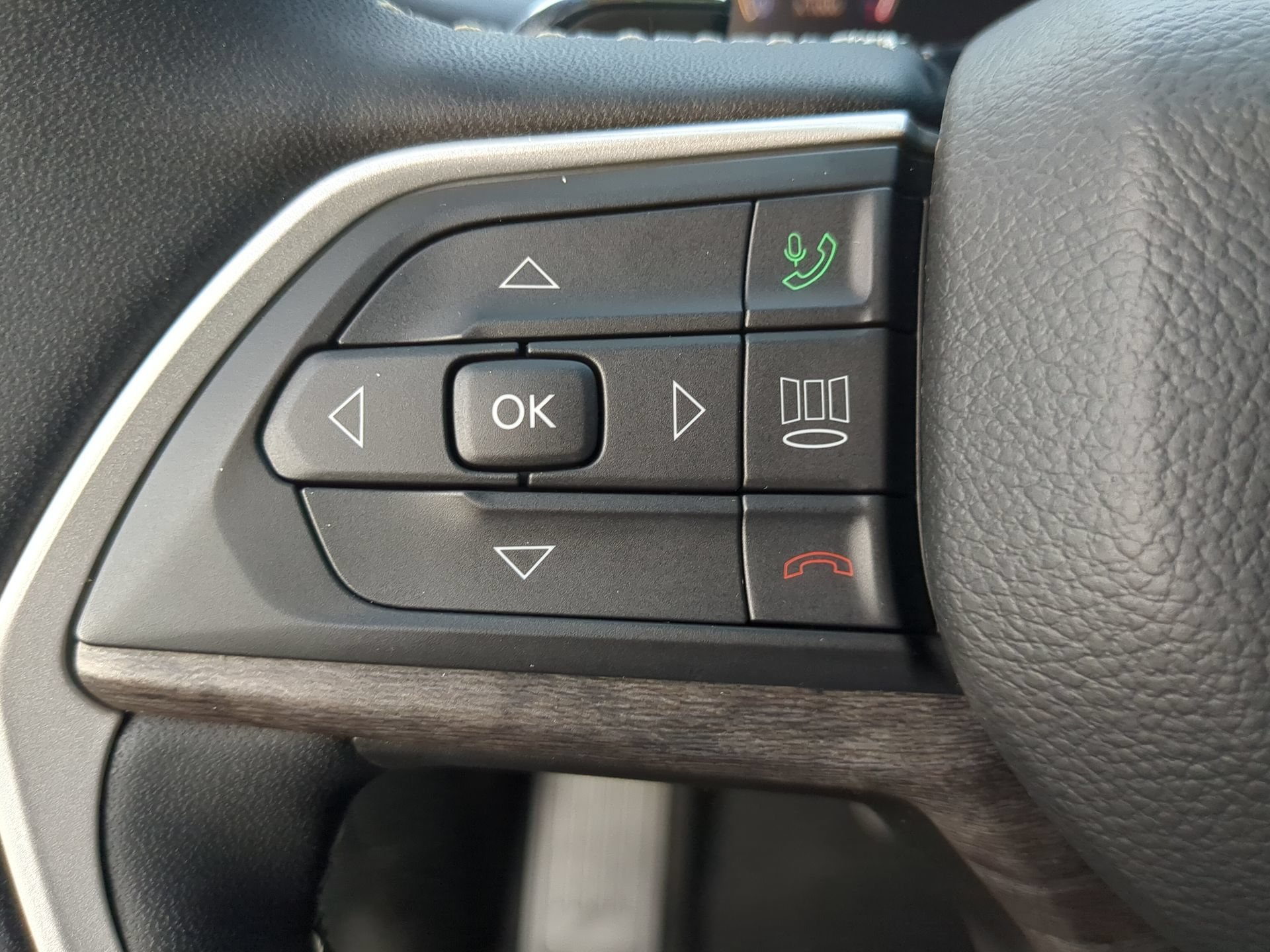 Used 2023 Jeep Grand Cherokee Limited w/ Luxury Tech Group II AWD/4WD image 66