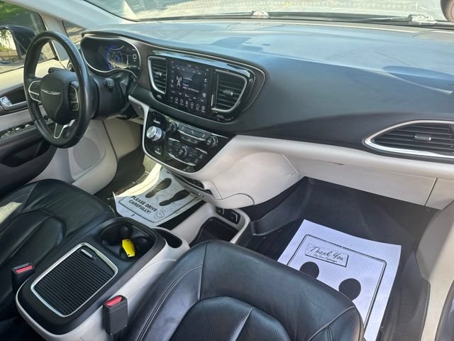 Used 2018 Chrysler Pacifica Touring-L Plus w/ Tire & Wheel Group FWD image 17