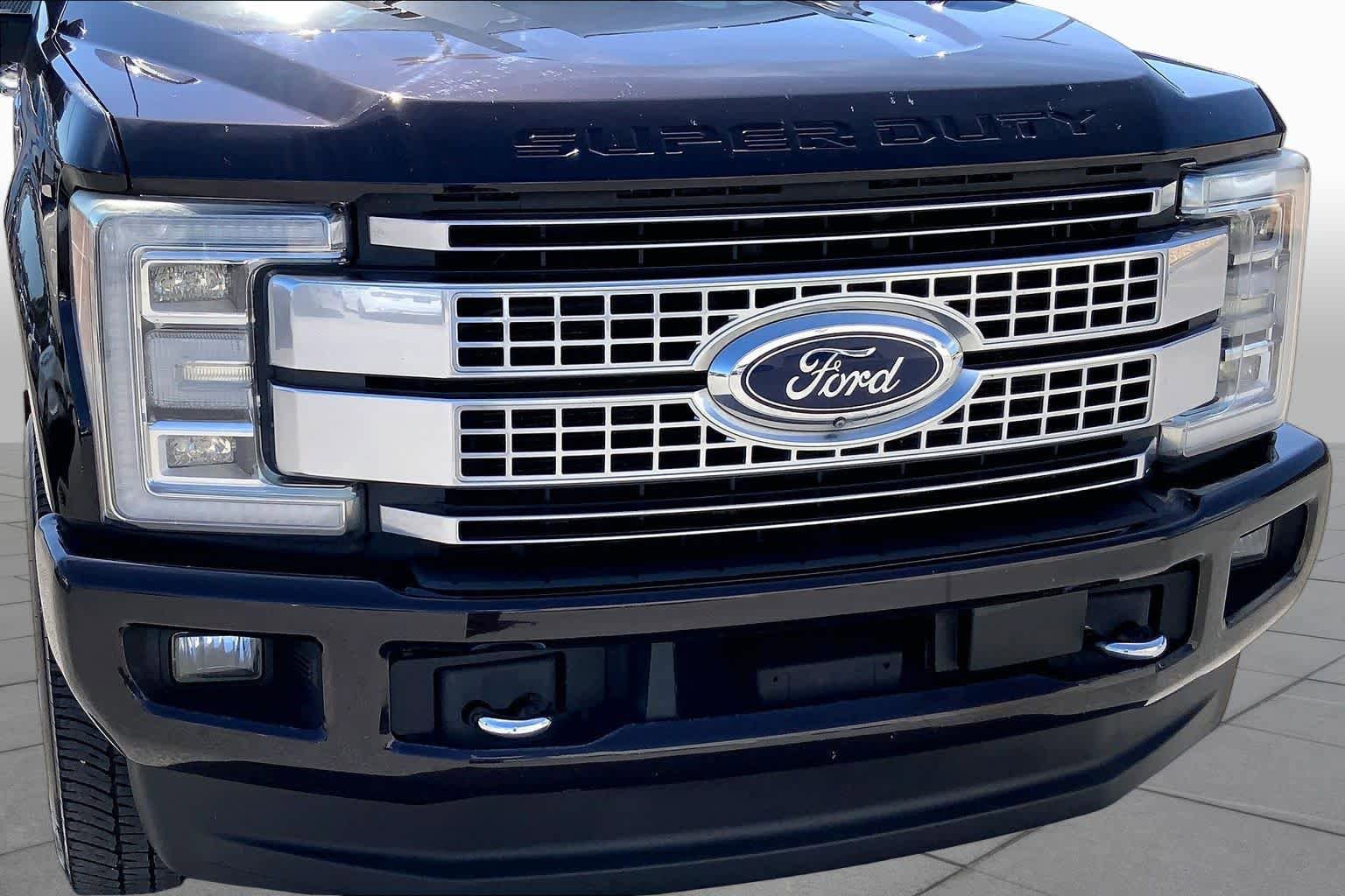 Certified 2019 Ford F250 Platinum w/ Platinum Ultimate Package AWD/4WD image 30