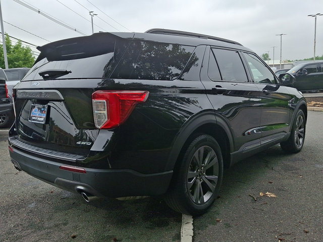 Certified 2022 Ford Explorer XLT w/ Equipment Group 202A AWD/4WD image 9