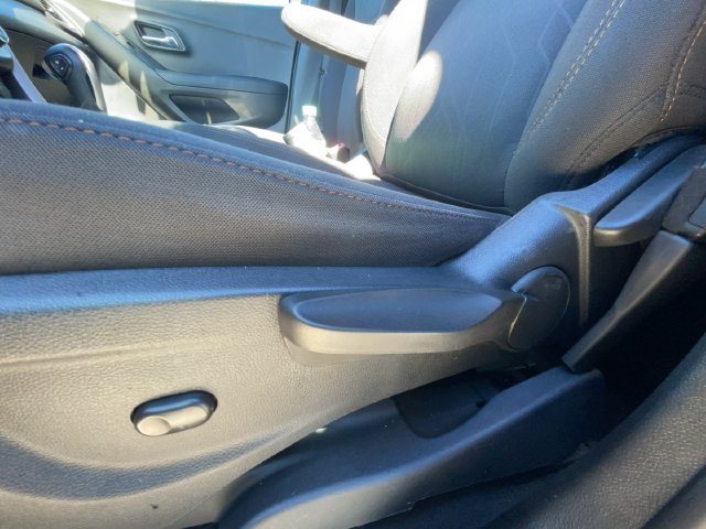 Used 2017 Chevrolet Trax LT AWD/4WD image 13