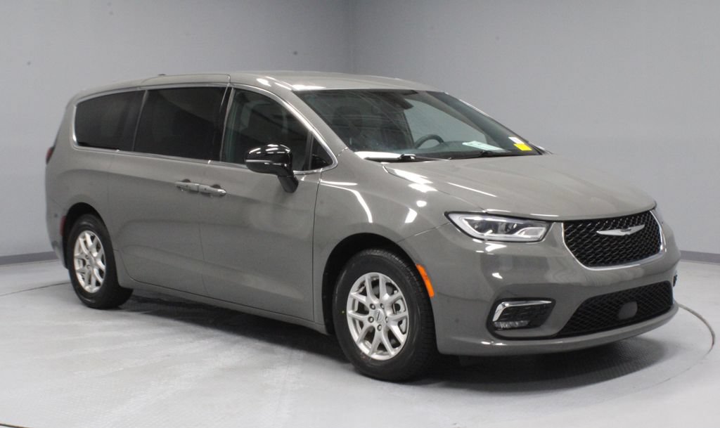 Used 2025 Chrysler Pacifica Select FWD image 1