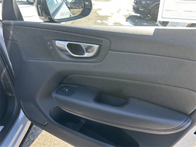 Used 2024 Volvo XC60 B5 Plus image 36