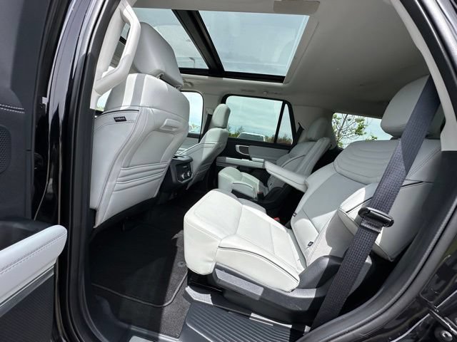 Certified 2025 Ford Expedition Platinum w/ Platinum Ultimate Package AWD/4WD image 12
