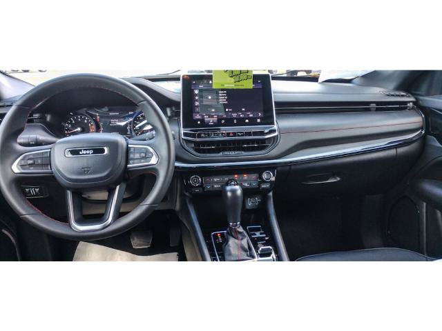 Used 2025 Jeep Compass Trailhawk AWD/4WD image 17