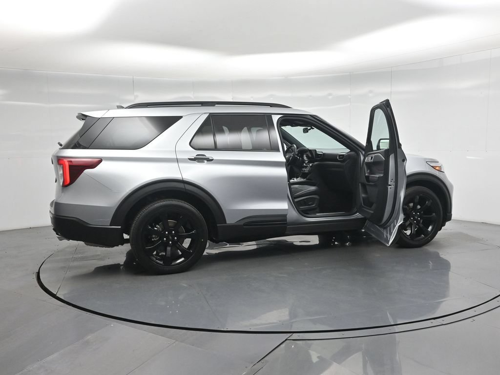 Certified 2023 Ford Explorer ST-Line w/ Class IV Trailer Tow Package RWD image 4