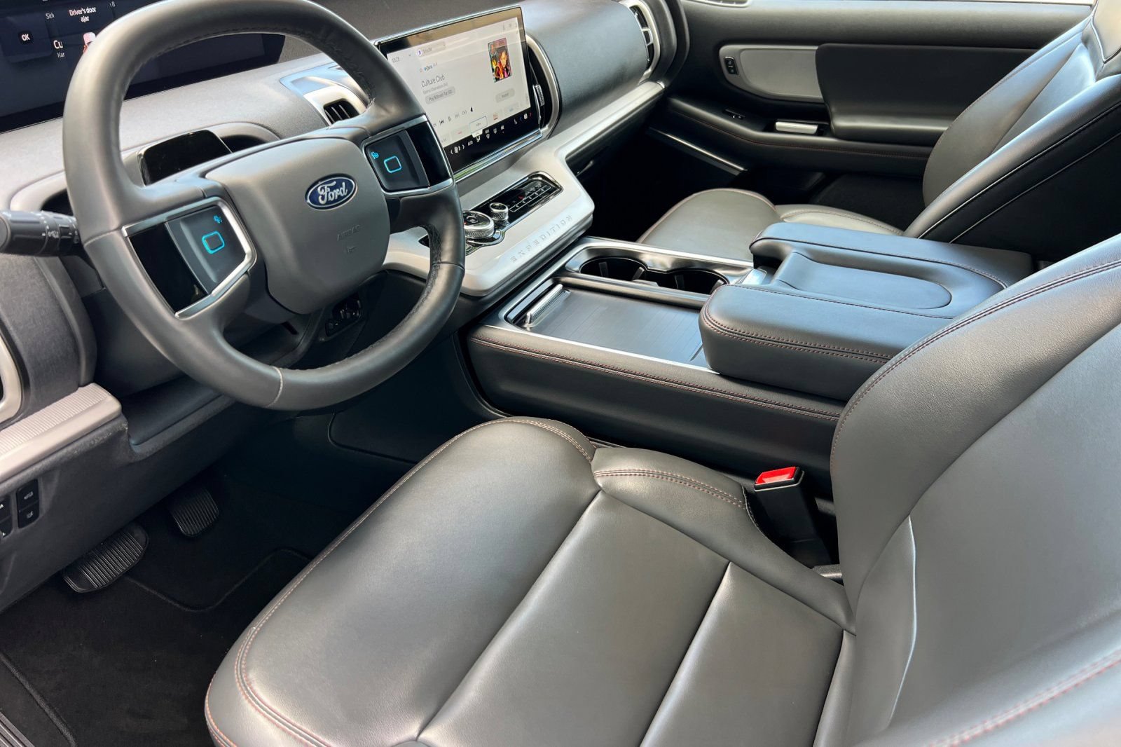 Certified 2025 Ford Expedition Active AWD/4WD image 12