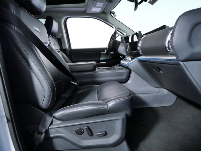 Certified 2025 Ford Expedition Platinum AWD/4WD image 11