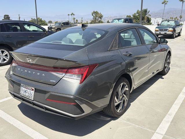 Used 2025 Hyundai Elantra SEL FWD image 17