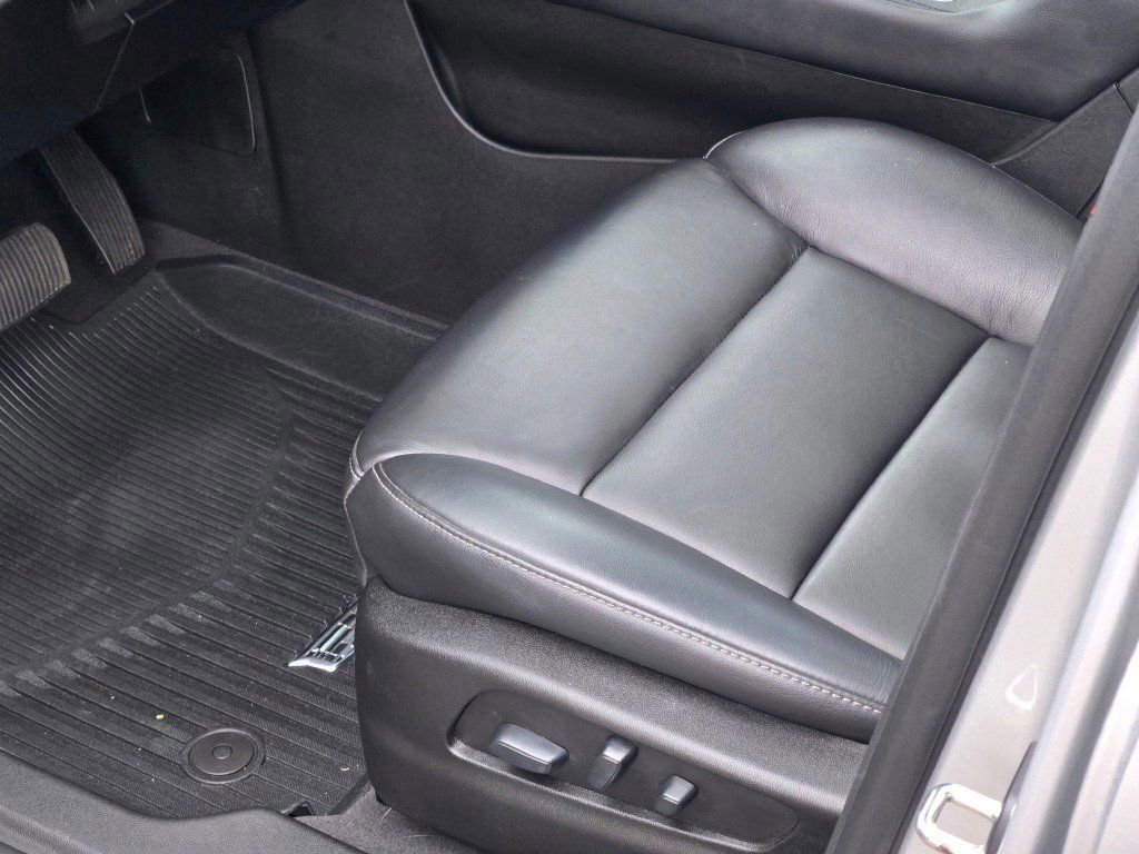 Used 2021 Cadillac XT4 Premium Luxury w/ Cold Weather Package image 24