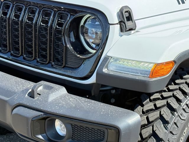 Used 2025 Jeep Gladiator Sport AWD/4WD image 22