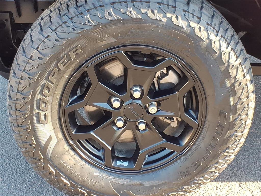 Used 2022 Jeep Gladiator Willys image 9