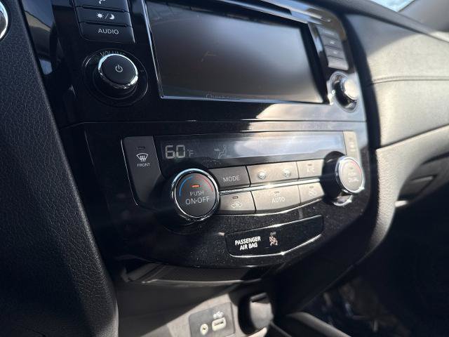 Used 2018 Nissan Rogue SV AWD/4WD image 17
