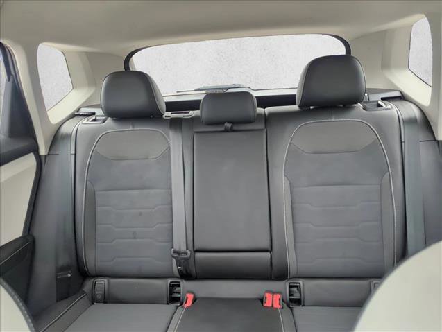 Used 2025 Volkswagen Taos SE FWD image 25