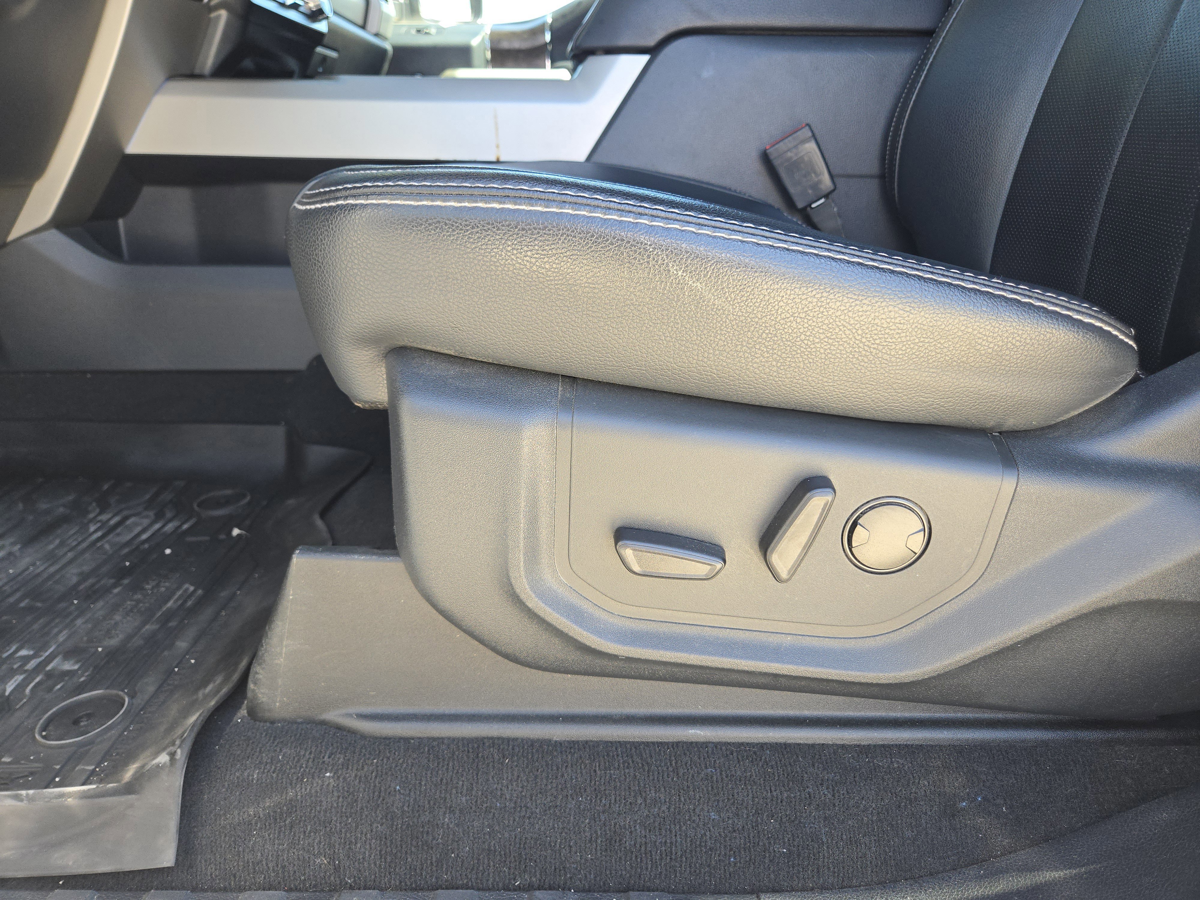 Certified 2022 Ford F250 Lariat w/ Lariat Value Package image 22