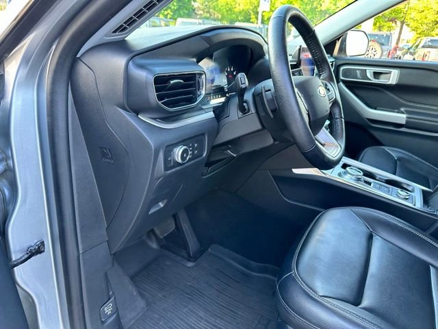 Certified 2021 Ford Explorer XLT w/ Equipment Group 202A AWD/4WD image 32