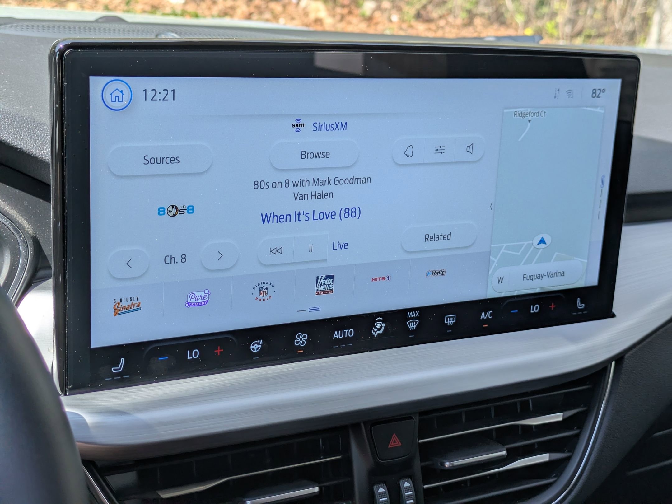 Certified 2025 Ford Escape SE w/ PHEV Premium Package image 20