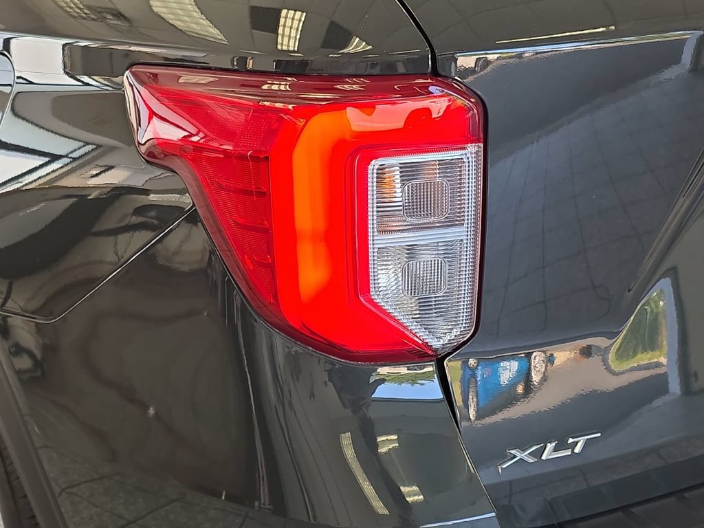 Certified 2023 Ford Explorer XLT w/ Equipment Group 202A AWD/4WD image 30
