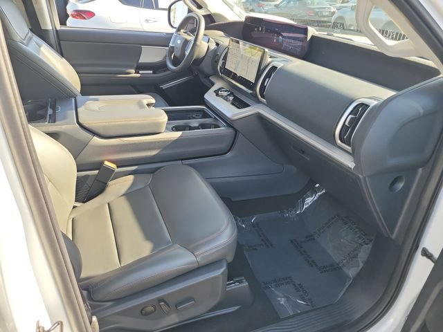 Certified 2025 Ford Expedition Active AWD/4WD image 18