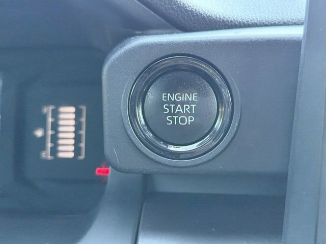 Used 2025 Toyota Tacoma SR5 AWD/4WD image 18