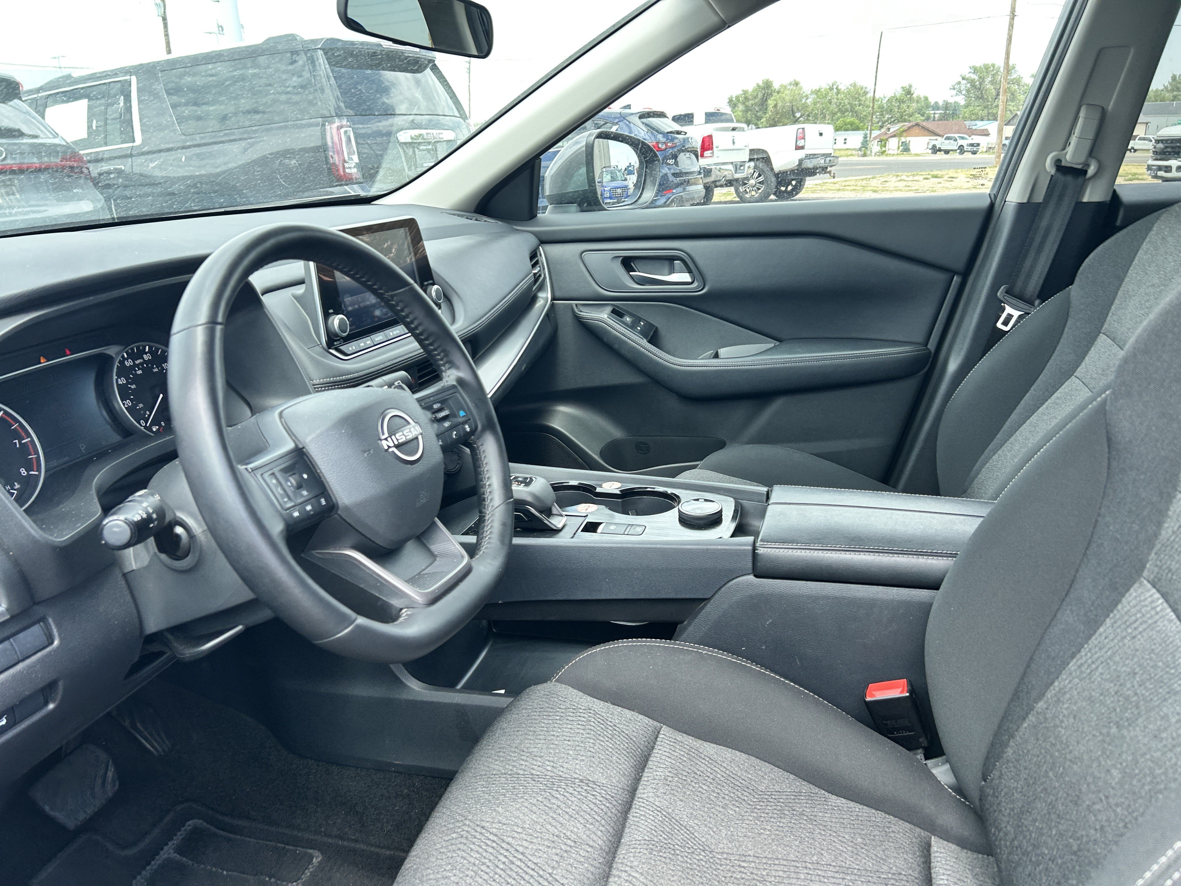 Used 2025 Nissan Rogue SV AWD/4WD image 10