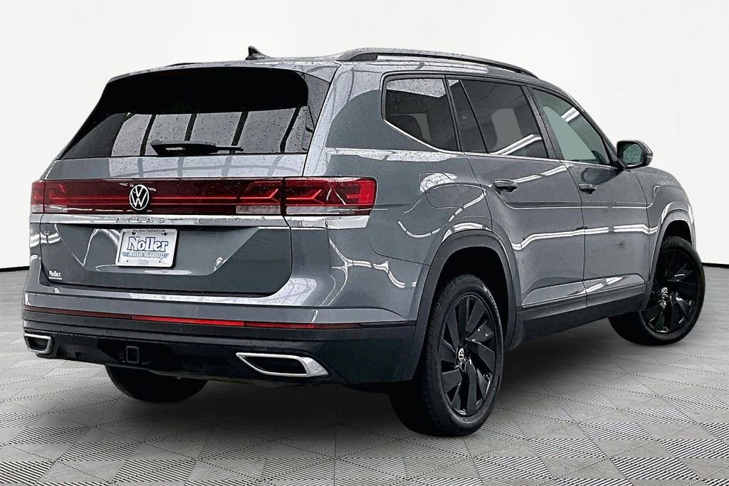 Used 2025 Volkswagen Atlas SE FWD image 2