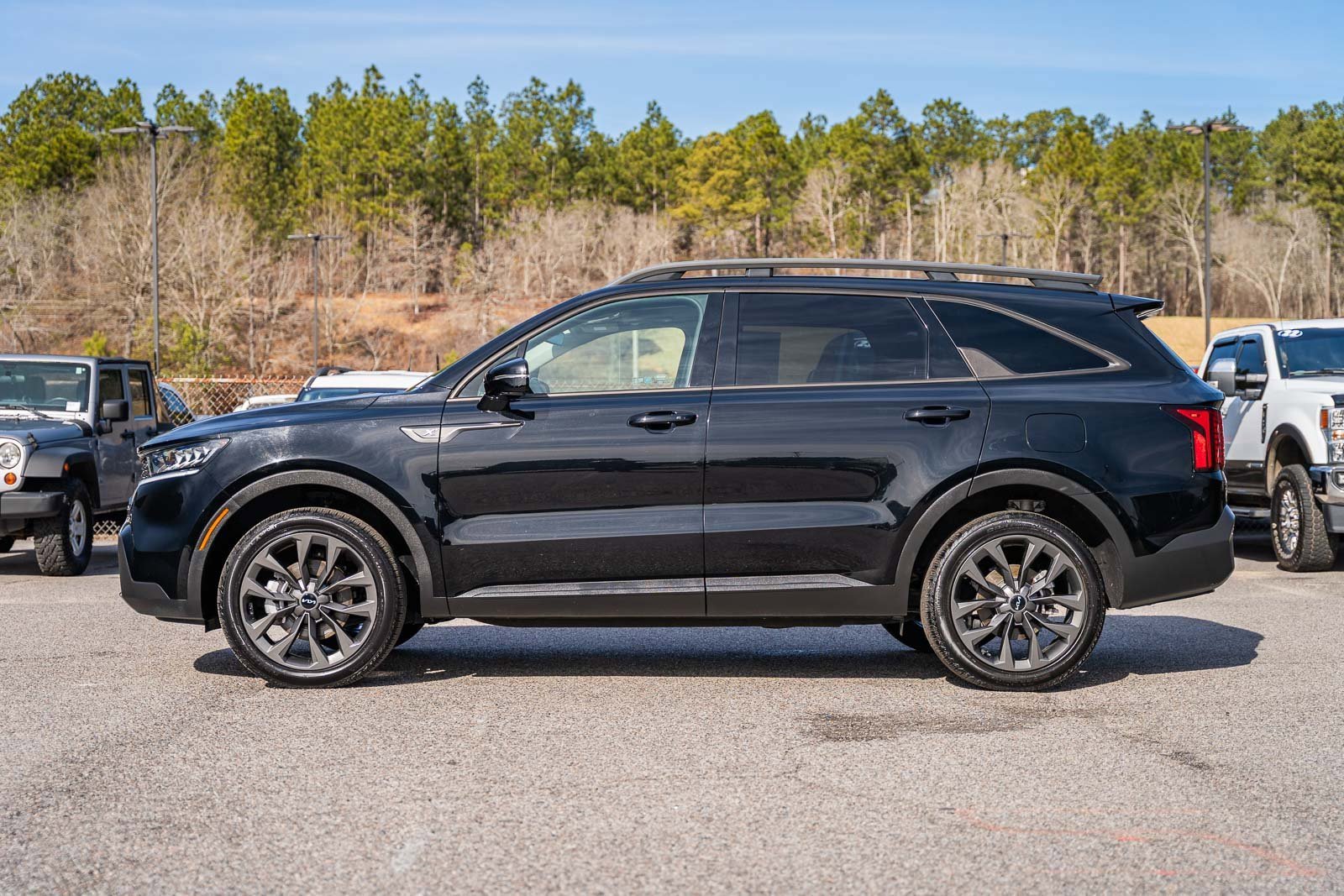 Used 2023 Kia Sorento X-Line EX image 2