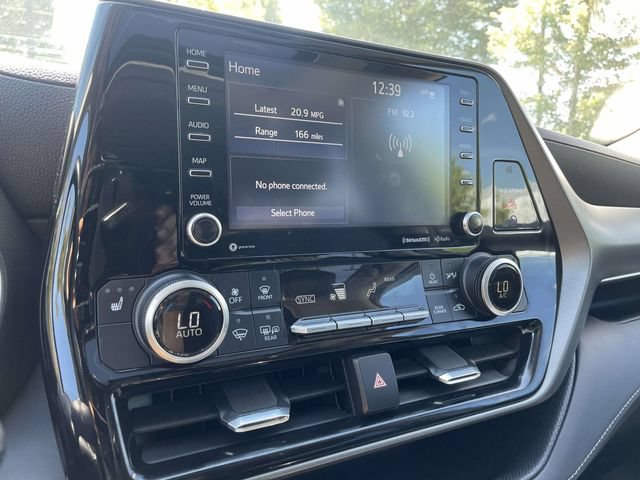 Used 2021 Toyota Highlander XLE AWD/4WD image 32