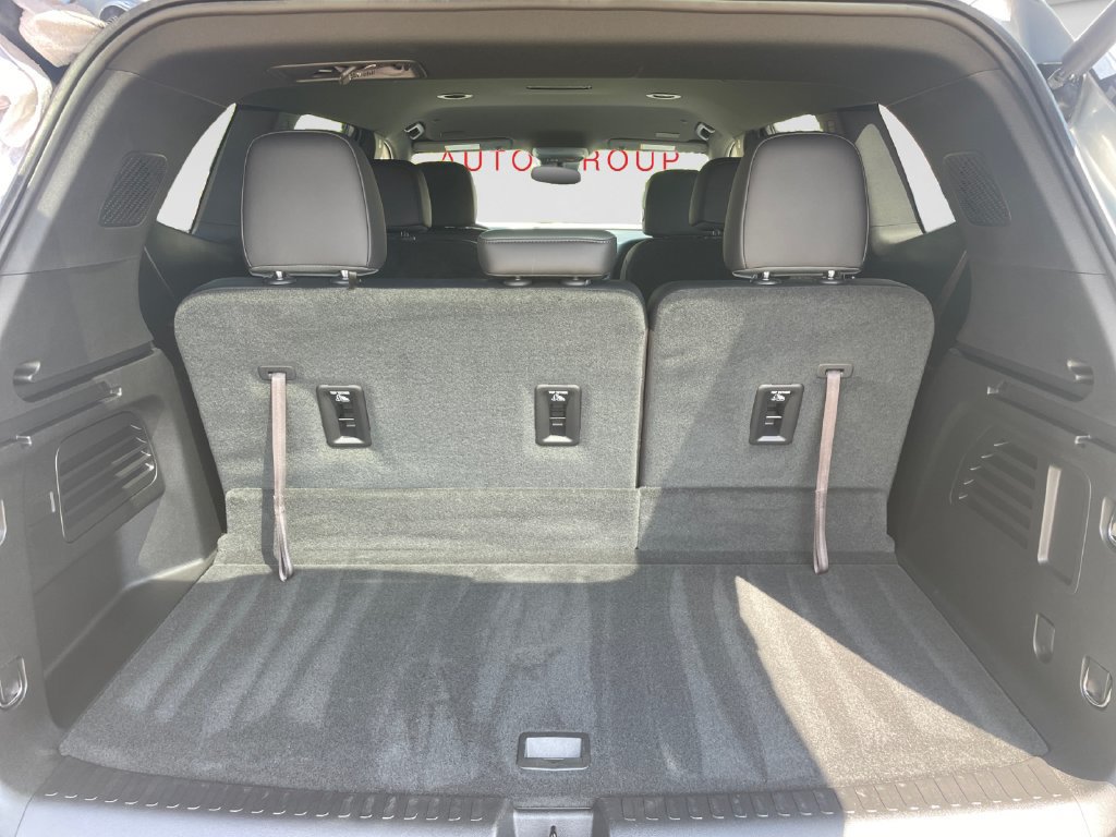 Used 2025 GMC Acadia AT4 w/ LPO, Floor Liner Package AWD/4WD image 16