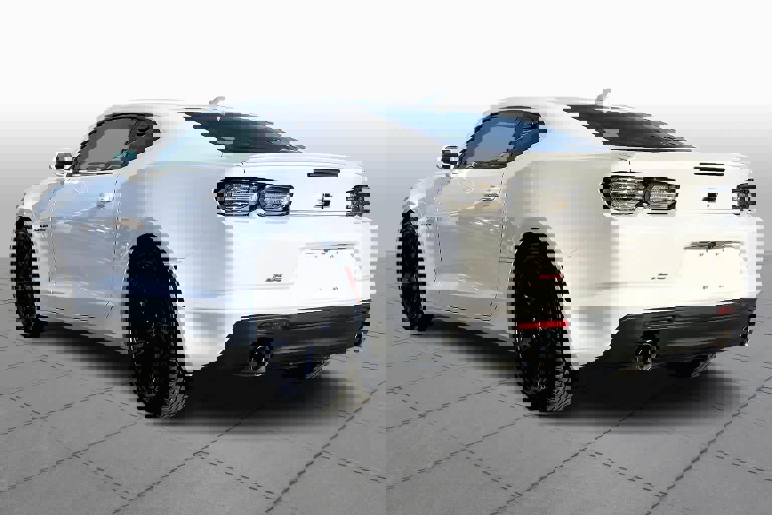 Used 2023 Chevrolet Camaro LT w/ RS Package image 10