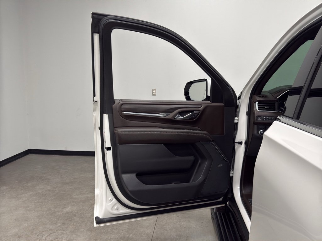 Used 2021 GMC Yukon Denali w/ Denali Premium Package image 9