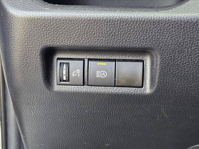 Used 2021 Toyota RAV4 LE FWD image 17