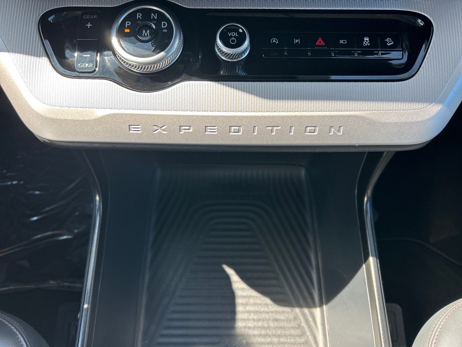 Certified 2025 Ford Expedition Active AWD/4WD image 34