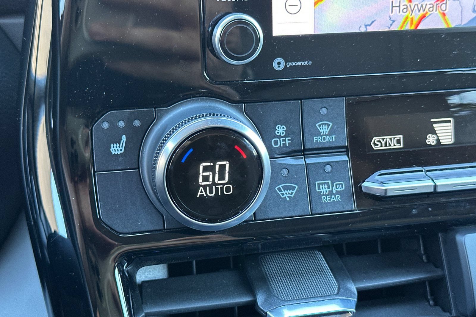 Used 2022 Toyota Highlander XLE AWD/4WD image 30